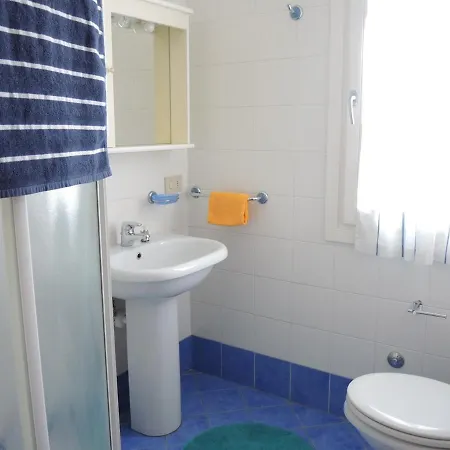 Two-bedroom Flat With Balcony And Private Garden - By Beahost 比比翁